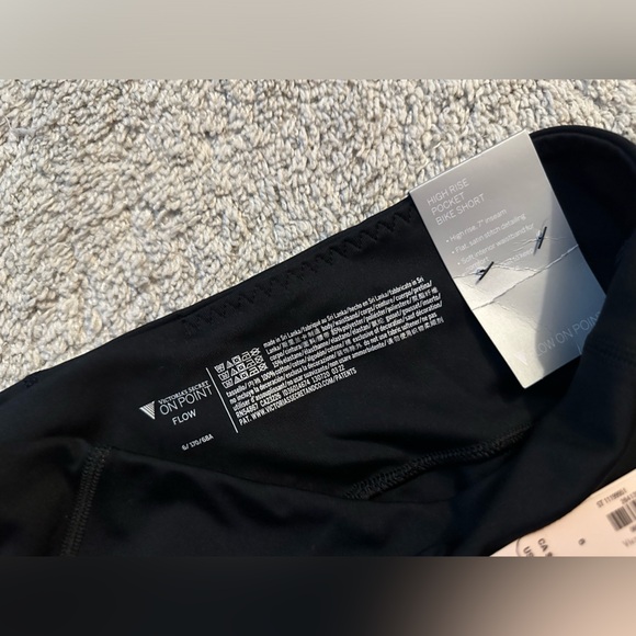 NWT Victoria’s Secret On Point Flow Bike Short Black Size 6 - Picture 4 of 9